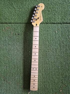 Allparts 099-0805-921 Fender Lic. Mighty Mite Stratocaster Neck. 9.5 Radius. Staggered Tuners