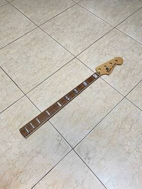0992003921 Fender Classic Series 70s Jazz Bass Neck