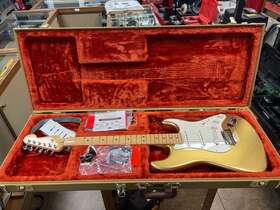0999000921 Fender Stratocaster Usa Gold Contour Body 60th Anniversary 2014 Qui000606