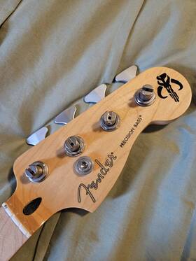 0999802921 Fender Player P Bass Neck Maple 9.5 Inch Modern C With Hipshot Tuners And Drop Tuner