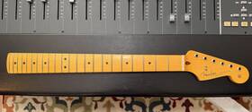 Fender 711807-970 Stratocaster Maple Neck Lincoln Brewster Signature Model