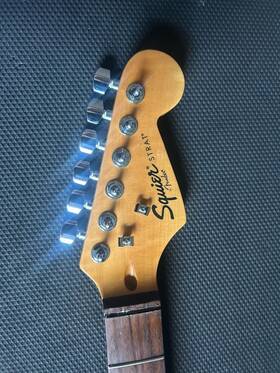 Cae0040504913 Fender Squier Stratocaster Guitar Neck Real Rosewood With Tuners/plate/bolts