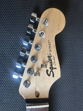 Cxs05036338 Fender Squier Se Stratocaster Guitar Neck Rosewood With Tuners/plate And Orig Bolts