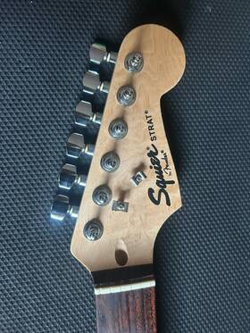 Cxs051203088 Fender Squier Stratocaster Se Guitar Neck Rosewood With Tuners/plate/original Bolts