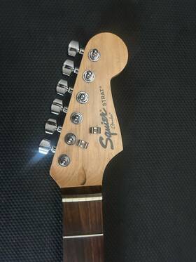 Cxs071212582 Fender Squier Se Stratocaster Rosewood Guitar Neck With Tuners/original Bolts/plate
