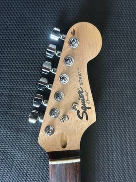 Cxs071214067 Fender Squier Se Stratocaster Guitar Neck Rosewood With Tuners/plate/bolts Nice