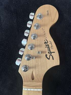 Cy05101056 Fender Squier Stratocaster Maple Guitar Neck With Tuners