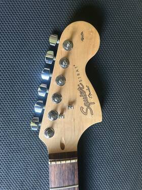 Cy190607116 Fender Squier Affinity Stratocaster Guitar Neck Rosewood With Tuners/plate/bolts