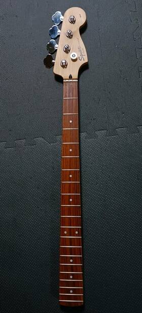 Ic020922595 Fender 2002 Squier Pbass 20th Anniv Neck