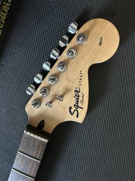 Ic040302026 Fender Squier Affinity Stratocaster Guitar Neck Rosewood With Tuners/plate/bolts