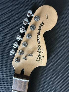Ic070226538 Fender Squier Standard Stratocaster Guitar Neck Rosewood With Tuners/plate/bolts