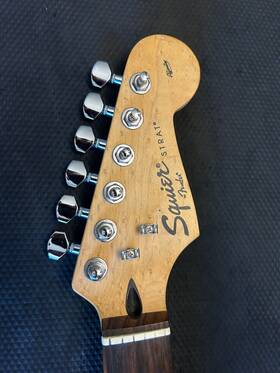 Ic081016687 Fender Squier Affinity Stratocaster Rosewood Guitar Neck With Tuners/plate/bolts
