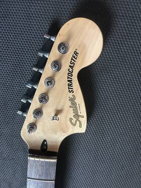 Icsc22023706 Fender Squier Affinity 2022 Stratocaster Guitar Neck Laurel With Tuners/plate/bolts