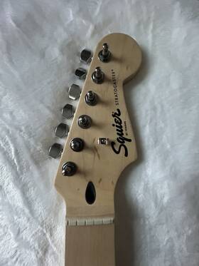Icsk24001052 Fender Squier Stratocaster 2024 Maple Guitar Neck With Tuners/plate And Bolts