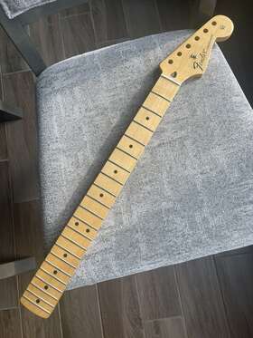 M02809806 Fender 2011 Standard Stratocaster Maple Neck
