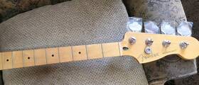 Mn0840633 Fender Precision Bass Neck Maple Natural With Tuning Pegs