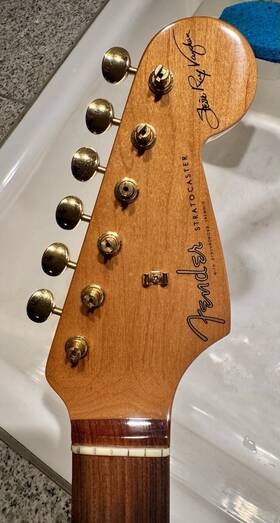 Fender Sn9960305 Stevie Ray Vaughan Maple Neck With Pau Ferro Fretboard And Gold Tuners
