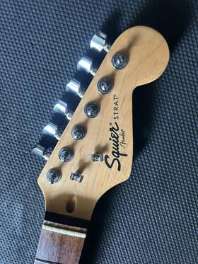 Cae-0041069018 Fender Squier Stratocaster Se Guitar Neck Rosewood With Tuners/plate/orig Bolts