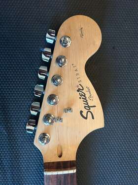 Cy04124743 Fender Squier Affinity Stratocaster Guitar Neck Rosewood Fretboard With Tuners