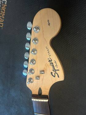 Ics09094686 Fender Squier Affinity Stratocaster Guitar Neck Rosewood Fretboard With Tuners