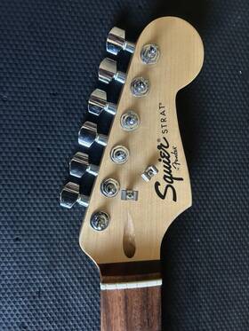 Cxs049398 Squier Fender Se Stratocaster Guitar Neck Rosewood With Tuners/plate/bolts