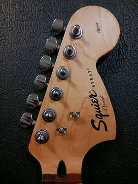 Ic040841636 Squier 2004 Fender Rosewood Neck Loaded With Nice Tuners Mint