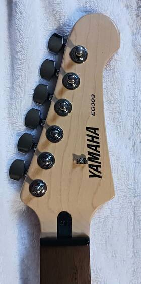 81203048 Yamaha Eg303 Rosewood Neck Loaded With Tuners Super Clean