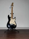 Behringer Electric Guitar Black 6-STRING Right-handed Maple Neck 21 Frets. Fixed Price $150.00.