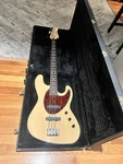 Hamer Cruise Bass 4-STRING Usa. Fixed Price $1100.00.